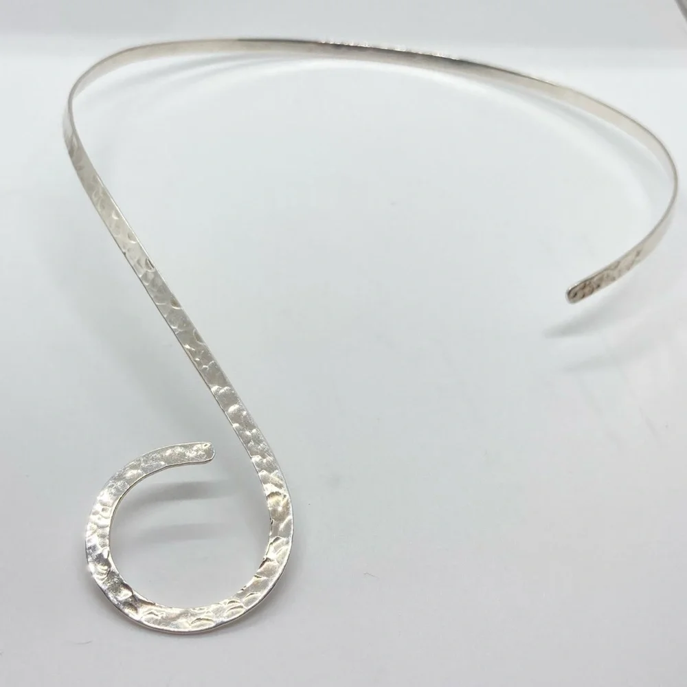 Vtg 925 Sterling Silver Hammered Choker Torc Torque Collar Necklace | 10” + 2.5” - Picture 5 of 14